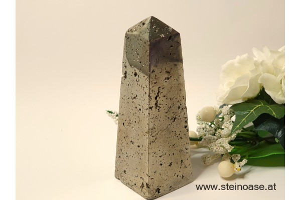 Pyrit Obelisk Spitze